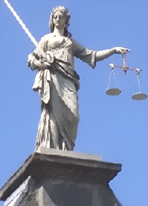 Berlusconi ed un copione gi� pi� volte recitato